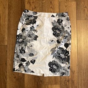 Apt. 9 black and white floral pencil skirt